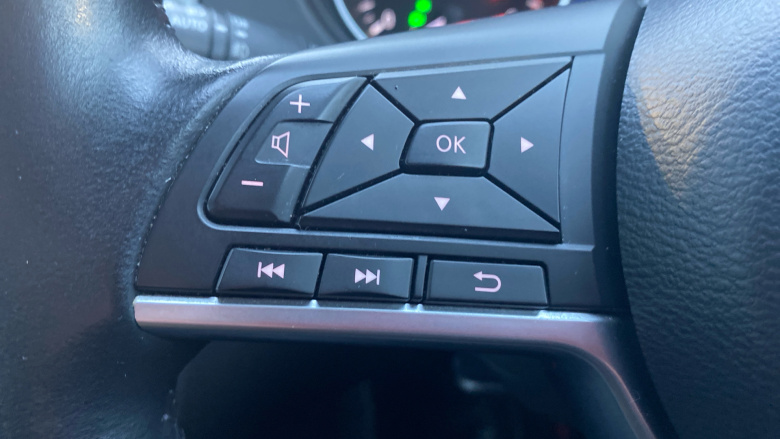 Nissan Qashqai 1.3 DiG-T Acenta Premium 5dr Petrol Hatchback